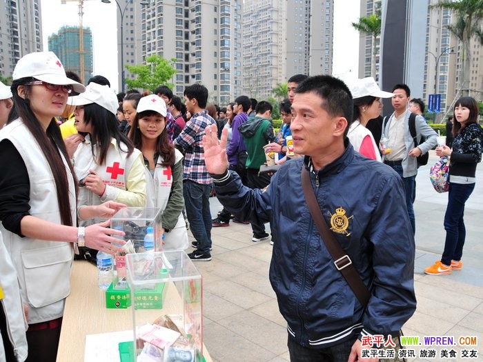 雅安人口 捐款_...民、物业人员为雅安捐款-小区居民力挺雅安募集万元献爱心