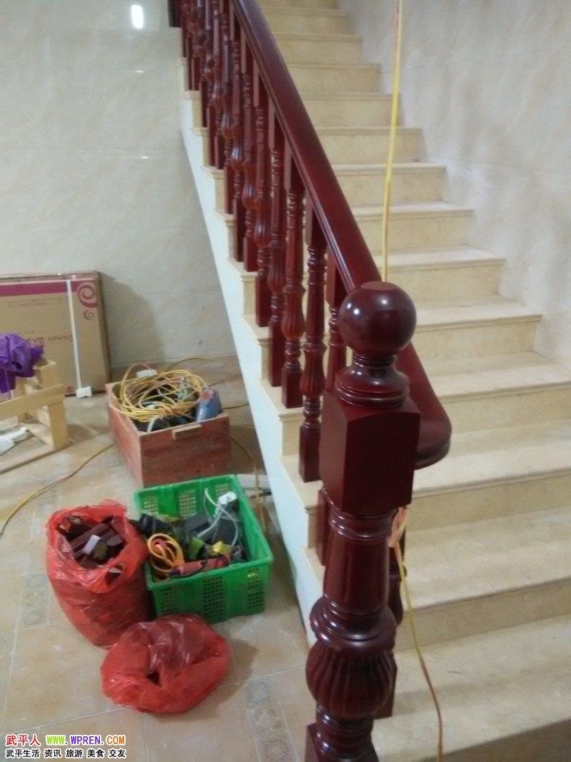 步步青云实木楼梯扶手 - 『 武平墟(分类信息) 』